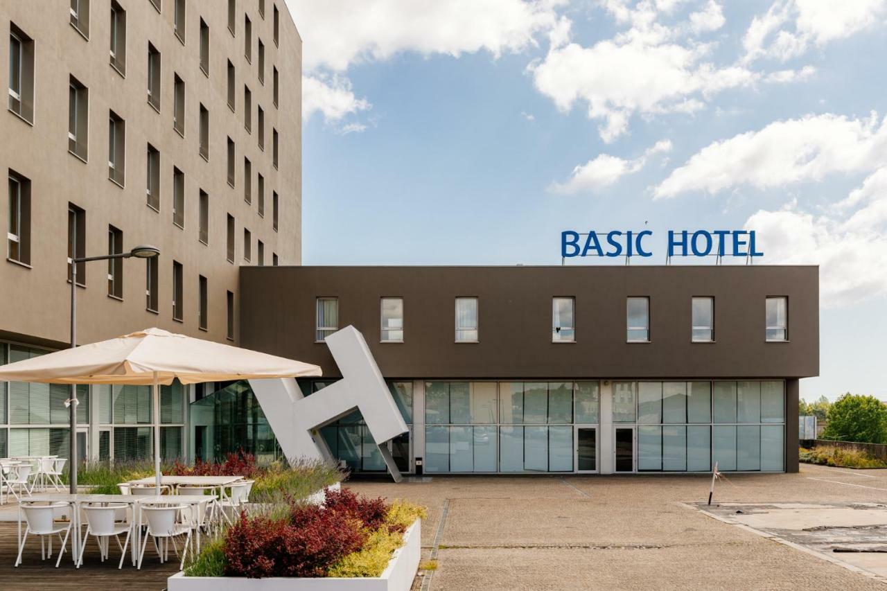 Basic By Axis Braga