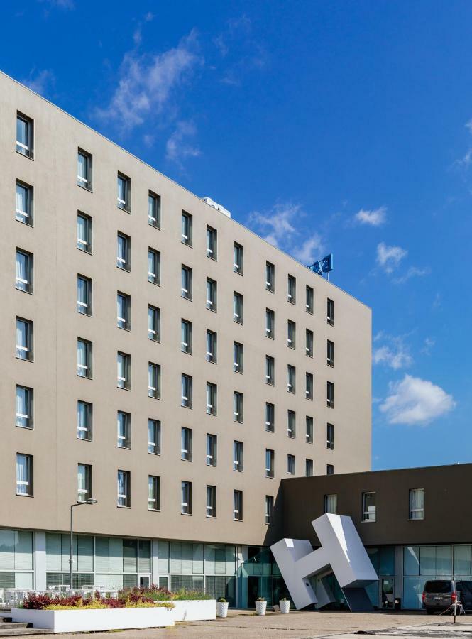 Hotel Basic By Axis